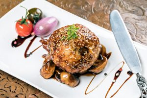 קייטרינג בשרי בירושלים | פרגית במילוי קוסקוס ופירות יבשים | חנות לאוכל מוכן | האחוזה קייטרינג