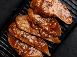 לשון בקר ברוטב ירקות שורש