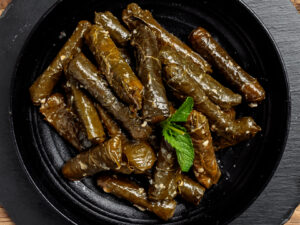 עלי גפן ממולאים באורז ועגבניות