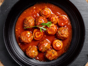 קציצות בשר ופטריות ברוטב עגבניות